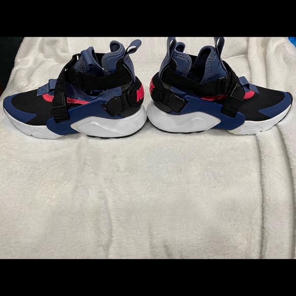 Women’s Nike Air Huarache - Picture 4 of 4